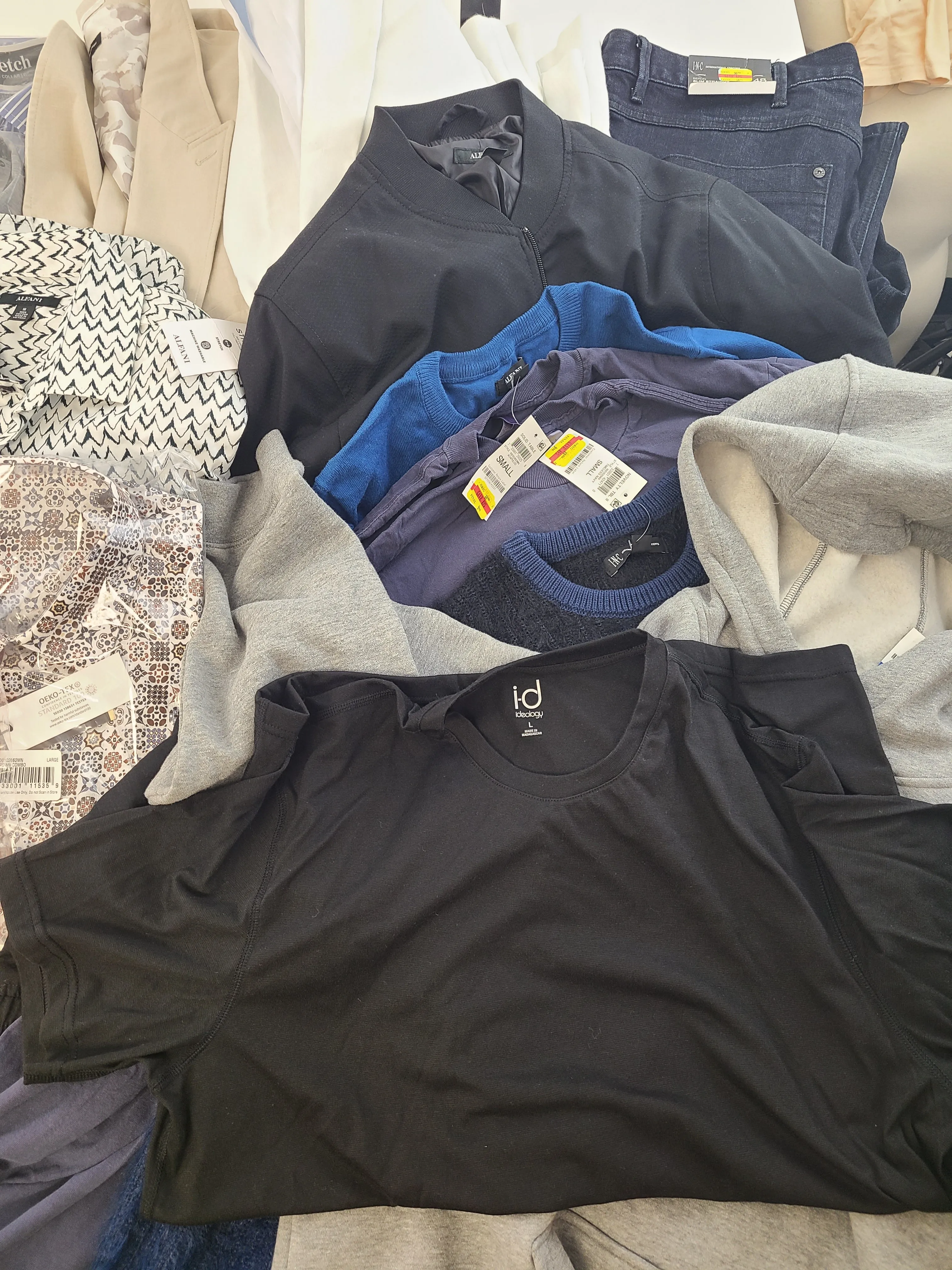 Men's Clothing Wholesale Lot Michael Kors, Polo Ralph Lauren, Calvin Klein, Adidas, American Apparel, Alfani, Club Room and more, 25 Units, Shelf Pulls, MSRP $1,605.49