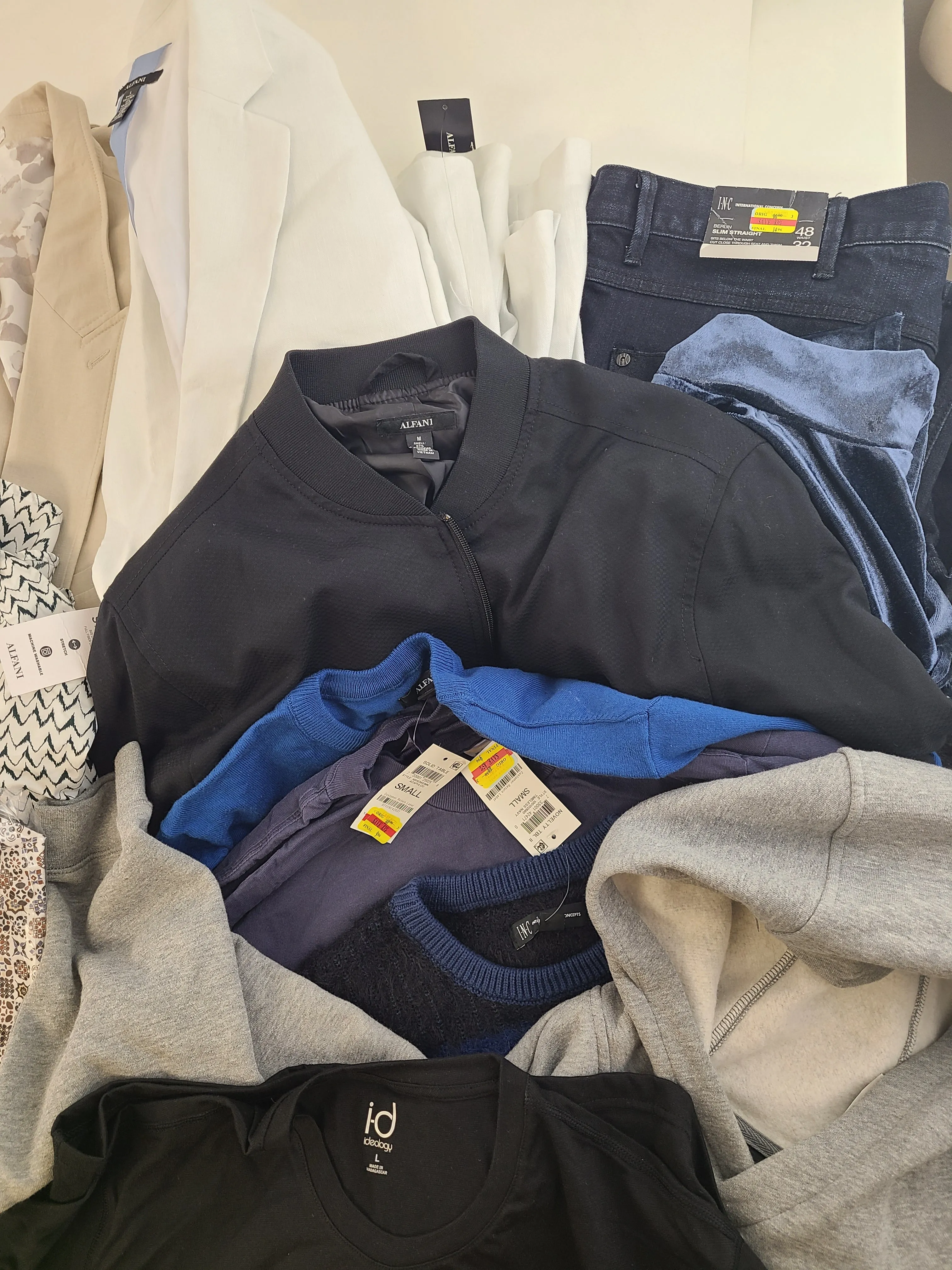 Men's Clothing Wholesale Lot Michael Kors, Polo Ralph Lauren, Calvin Klein, Adidas, American Apparel, Alfani, Club Room and more, 25 Units, Shelf Pulls, MSRP $1,605.49